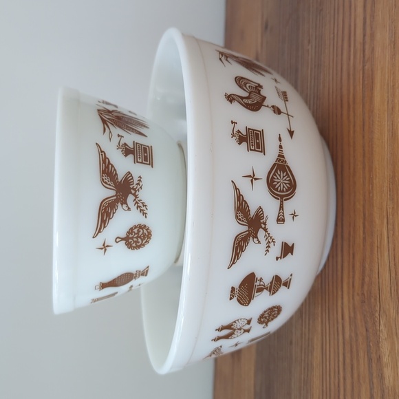 Vintage Pyrex Early American Mixing Bowl Set (2) 2.5 Qt & 1.5 Pt - Picture 1 of 13